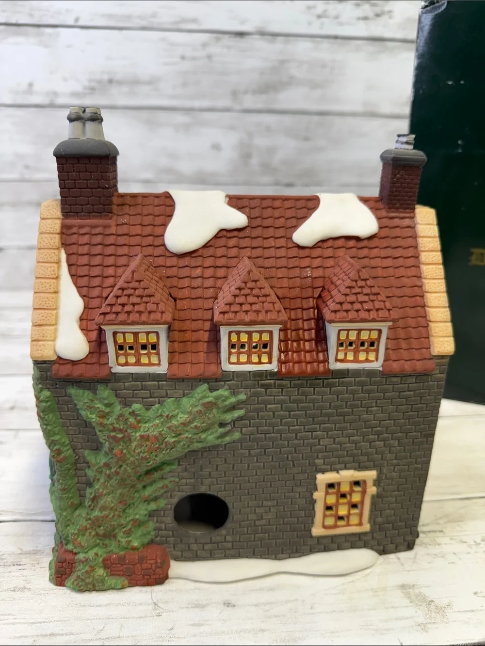 Dept 56 DEDLOCK ARMS Christmas Village with light and box complete
